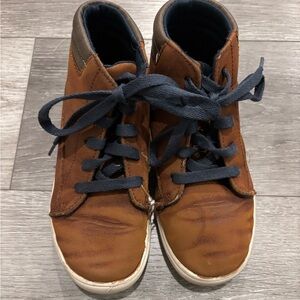 Boys High-Top Sneakers/ Chukka boots